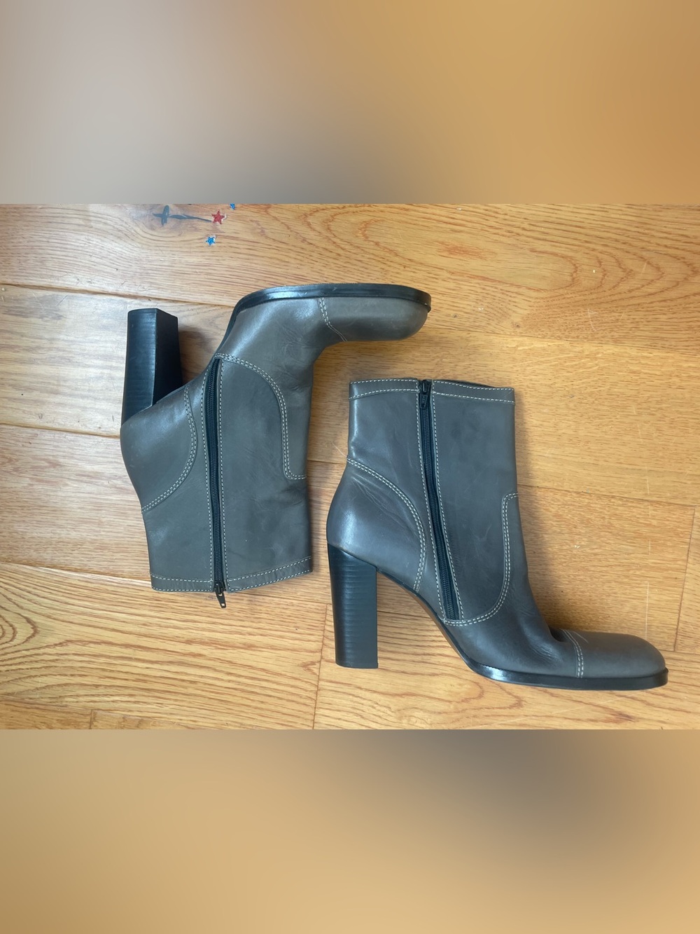 Nine West Bredeo Gray Leather Ankle Boots Size 10M Cap Toe Block Heel Booties